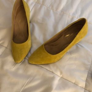 Hi heels Worn them only once.